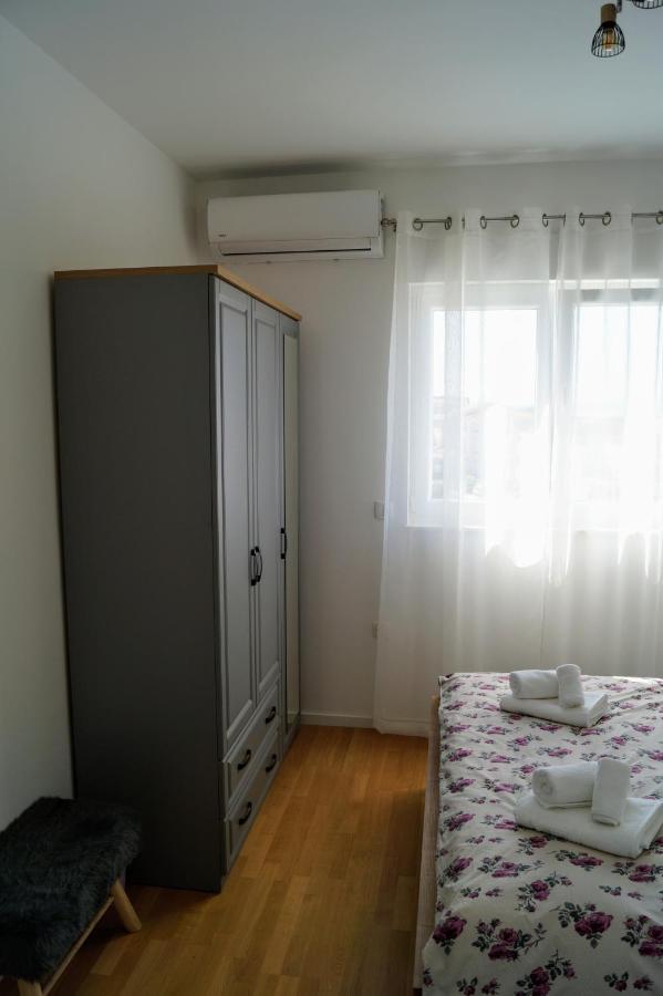 Apartment Ivona With Beautiful Seaview Макарска Екстериор снимка