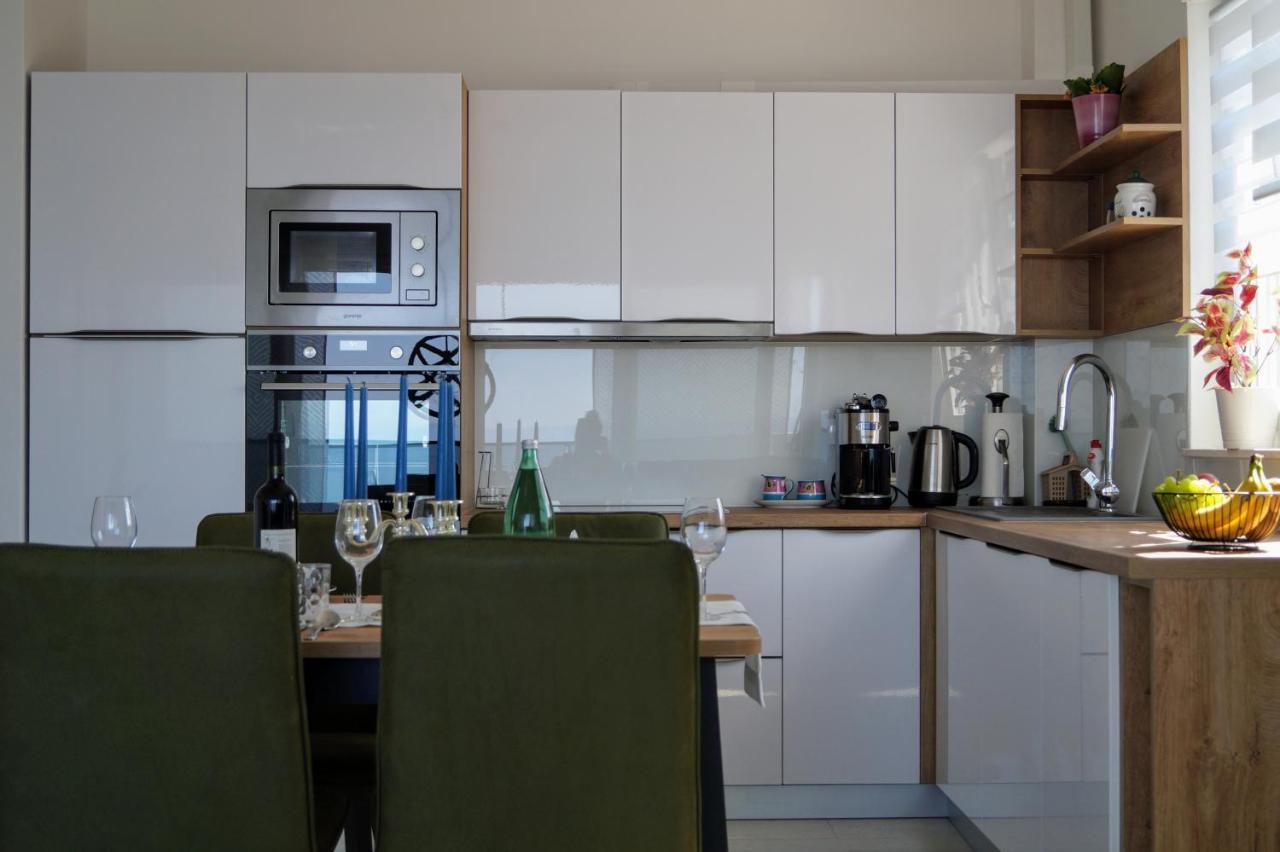 Apartment Ivona With Beautiful Seaview Макарска Екстериор снимка