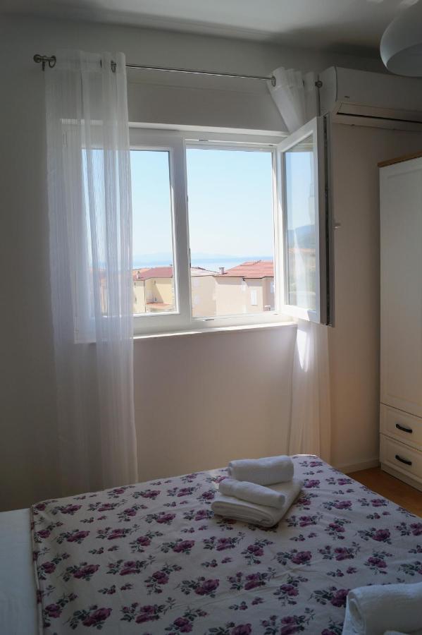 Apartment Ivona With Beautiful Seaview Макарска Екстериор снимка