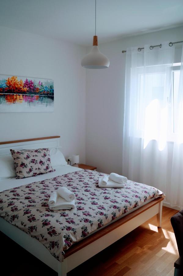 Apartment Ivona With Beautiful Seaview Макарска Екстериор снимка